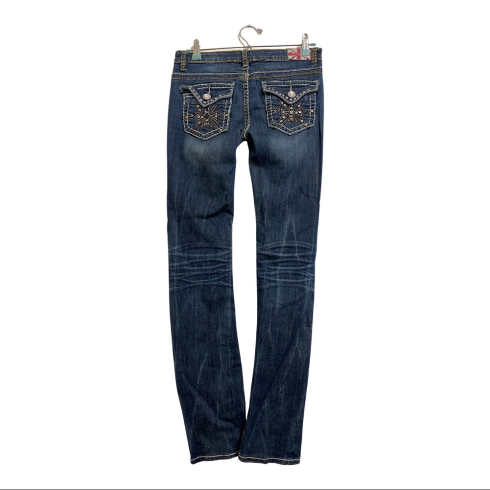 Women’s ripped jeans